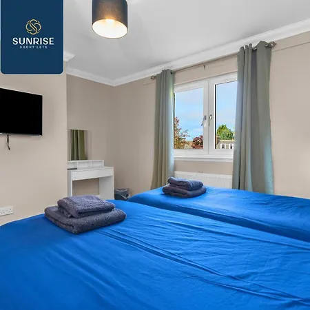 Muirton House 2 - Sleeps 8 Has 4 Twin Bedrooms With 4 Car Driveway, 2 Bathrooms, Smart Tv, Fully Equipped Kitchen, Large Dining And Living Space, Rear Garden, Free Wifi, Long Stays Welcome, Price Match Gaurantee By Sunrise Short Lets *