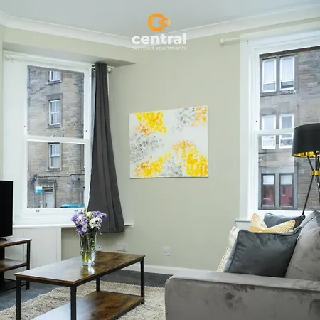Serviced - 2 Bedroom - Ground Floor - Modern - Sleeps 4 - 2 X Double Beds - Free Street Parking - Fully Equipped - Short & Long Term Available - Contact Us For Your Requirements * Dundee