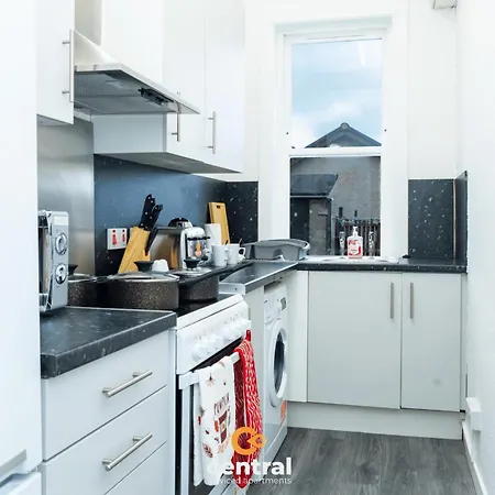 Serviced - 2 Bedroom - Ground Floor - Modern - Sleeps 4 - 2 X Double Beds - Free Street Parking - Fully Equipped - Short & Long Term Available - Contact Us For Your Requirements * Dundee