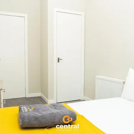 Serviced - 2 Bedroom - Ground Floor - Modern - Sleeps 4 - 2 X Double Beds - Free Street Parking - Fully Equipped - Short & Long Term Available - Contact Us For Your Requirements * Dundee