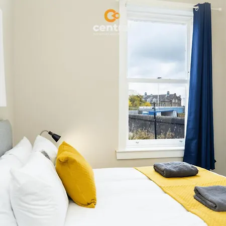 Apartment Serviced - 2 Bedroom - Ground Floor - Modern - Sleeps 4 - 2 X Double Beds - Free Street Parking - Fully Equipped - Short & Long Term Available - Contact Us For Your Requirements *