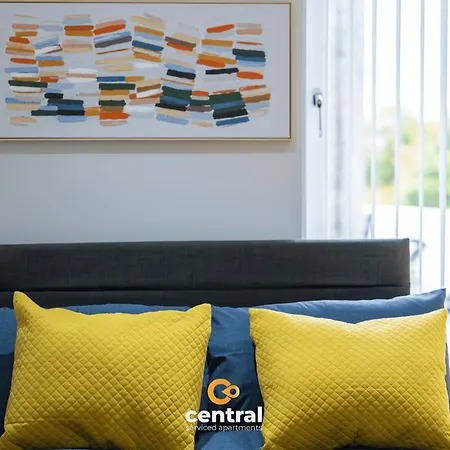 Apartment Serviced Apartments: Cozy 2-bedroom With Access