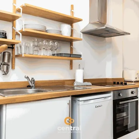 Apartamento Central Serviced - 2 Bedrooms - Modern - Unique Touches - Free Street Parking - Fully Equipped - Close To City Centre - Short & Long Term Available - Contact Us For Your Requirements *