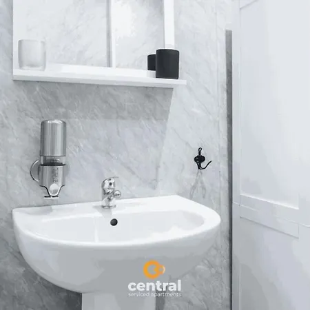 Apartamento Central Serviced - 2 Bedrooms - Modern - Unique Touches - Free Street Parking - Fully Equipped - Close To City Centre - Short & Long Term Available - Contact Us For Your Requirements *