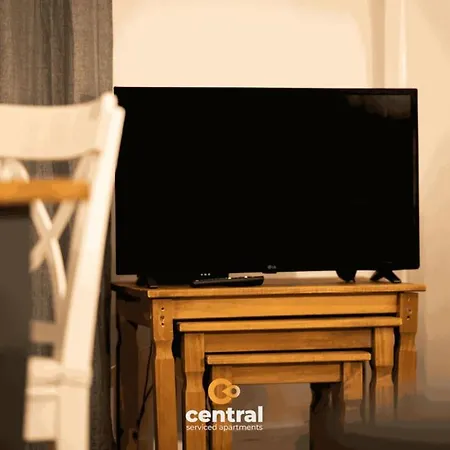 Central Serviced - 2 Bedrooms - Modern - Unique Touches - Free Street Parking - Fully Equipped - Close To City Centre - Short & Long Term Available - Contact Us For Your Requirements Apartamento Dundee