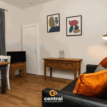 Apartamento Central Serviced - 2 Bedrooms - Modern - Unique Touches - Free Street Parking - Fully Equipped - Close To City Centre - Short & Long Term Available - Contact Us For Your Requirements