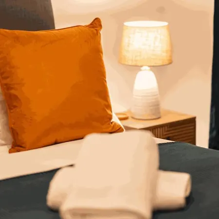 Apartamento Central Serviced - 2 Bedrooms - Modern - Unique Touches - Free Street Parking - Fully Equipped - Close To City Centre - Short & Long Term Available - Contact Us For Your Requirements Dundee