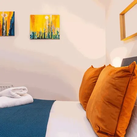 Central Serviced - 2 Bedrooms - Modern - Unique Touches - Free Street Parking - Fully Equipped - Close To City Centre - Short & Long Term Available - Contact Us For Your Requirements * Dundee
