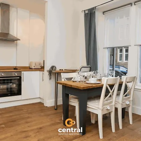 Apartamento Central Serviced - 2 Bedrooms - Modern - Unique Touches - Free Street Parking - Fully Equipped - Close To City Centre - Short & Long Term Available - Contact Us For Your Requirements