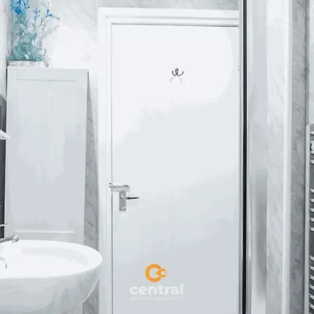 Apartamento Central Serviced - 2 Bedrooms - Modern - Unique Touches - Free Street Parking - Fully Equipped - Close To City Centre - Short & Long Term Available - Contact Us For Your Requirements Dundee