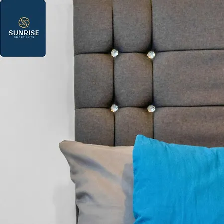 Apartment The Dens, 3 Rooms, 4 Beds, 2 Bathrooms, Fully Equipped, Wifi, Free Street Parking, 3rd Floor *