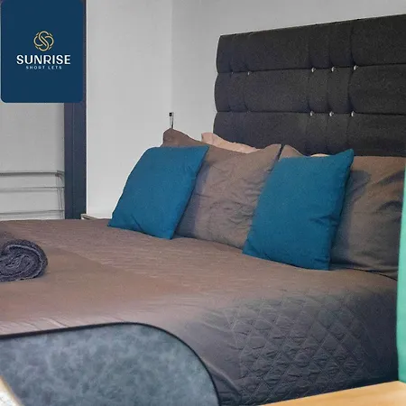 The Dens, 3 Rooms, 4 Beds, 2 Bathrooms, Fully Equipped, Wifi, Free Street Parking, 3rd Floor *