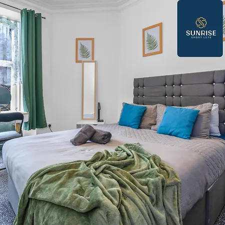 The Dens, 3 Rooms, 4 Beds, 2 Bathrooms, Fully Equipped, Wifi, Free Street Parking, 3rd Floor * Dundee