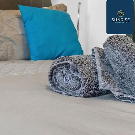 Apartment The Dens, 3 Rooms, 4 Beds, 2 Bathrooms, Fully Equipped, Wifi, Free Street Parking, 3rd Floor