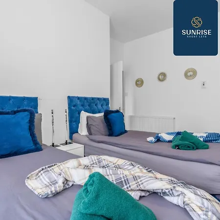 The Dens, 3 Rooms, 4 Beds, 2 Bathrooms, Fully Equipped, Wifi, Free Street Parking, 3rd Floor *