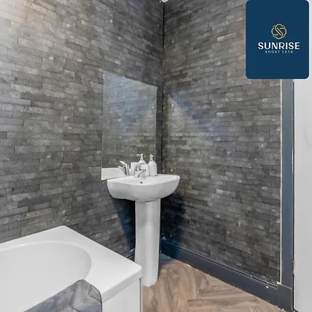 The Dens, 3 Rooms, 4 Beds, 2 Bathrooms, Fully Equipped, Wifi, Free Street Parking, 3rd Floor Dundee