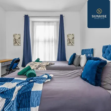Apartment The Dens, 3 Rooms, 4 Beds, 2 Bathrooms, Fully Equipped, Wifi, Free Street Parking, 3rd Floor