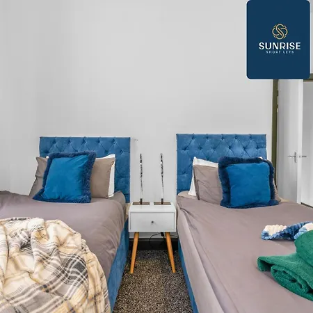 The Dens, 3 Rooms, 4 Beds, 2 Bathrooms, Fully Equipped, Wifi, Free Street Parking, 3rd Floor
