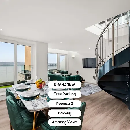 Luxe Riverside Duplex Penthouse, Amazing Views With 2 X Balcony, 3 X King Bedrooms, 2 X Bathrooms, Fully Equipped, River And City Views, Poker Table Plus Games, Free Parking, 10 Min To Uni And 5 Mins To Supermarket, Car Hire Available Poa *