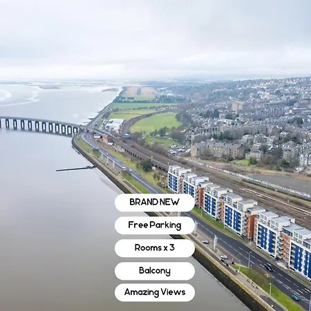 Luxe Riverside Duplex Penthouse, Amazing Views With 2 X Balcony, 3 X King Bedrooms, 2 X Bathrooms, Fully Equipped, River And City Views, Poker Table Plus Games, Free Parking, 10 Min To Uni And 5 Mins To Supermarket, Car Hire Available Poa *
