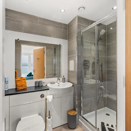 Apartment Luxe Riverside Duplex Penthouse, Amazing Views With 2 X Balcony, 3 X King Bedrooms, 2 X Bathrooms, Fully Equipped, River And City Views, Poker Table Plus Games, Free Parking, 10 Min To Uni And 5 Mins To Supermarket, Car Hire Available Poa Dundee