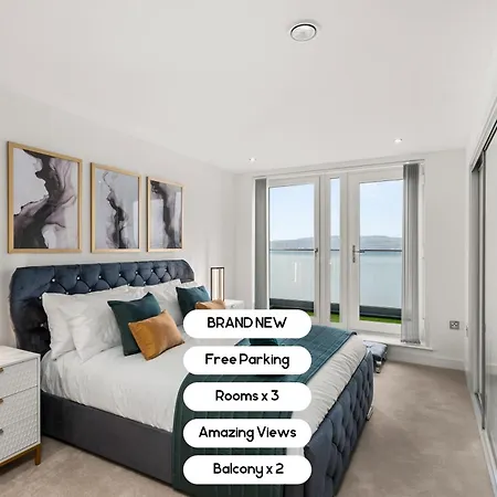 Luxe Riverside Duplex Penthouse, Amazing Views With 2 X Balcony, 3 X King Bedrooms, 2 X Bathrooms, Fully Equipped, River And City Views, Poker Table Plus Games, Free Parking, 10 Min To Uni And 5 Mins To Supermarket, Car Hire Available Poa