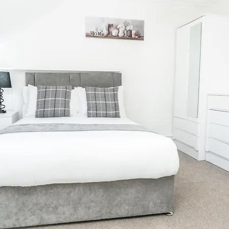 Info Only, Multiple Locations, Available For Large Groups, Contractors And Extended Stays, Fully Furnished Explore Our Range, Invoice And Reduced Price Only Via Sunrise Short Lets Apartment Dundee
