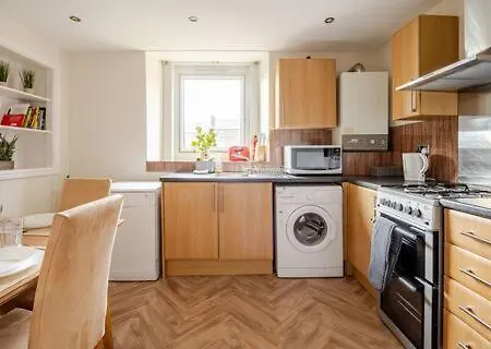 Modern And Stylish 1-bed In Centre - Perfect For Short Or Long & Contractors