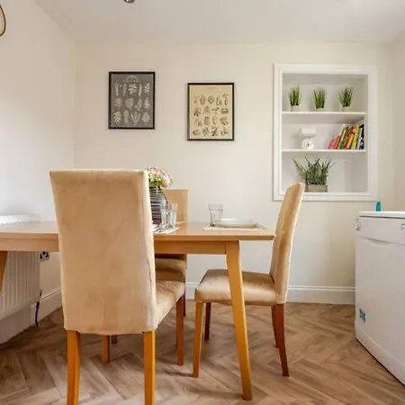 Apartment Modern And Stylish 1-bed In Centre - Perfect For Short Or Long & Contractors *