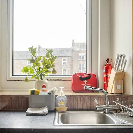 Modern And Stylish 1-bed In Centre - Perfect For Short Or Long & Contractors Apartment *