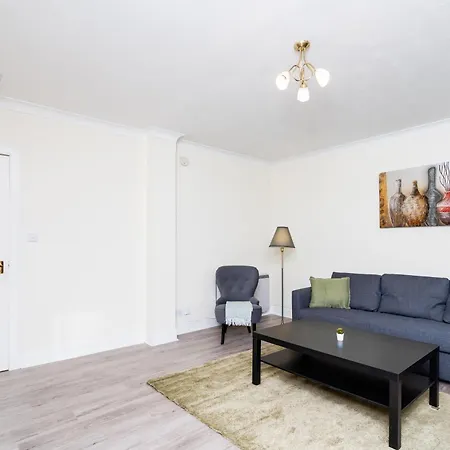 2 Bed Flat-ground Floor-parking Apartment *