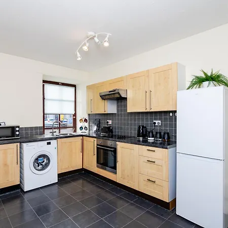 Apartment 2 Bed Flat-ground Floor-parking Dundee