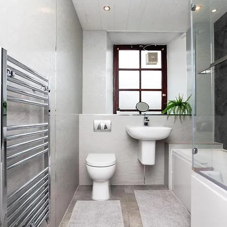 2 Bed Flat-ground Floor-parking Dundee