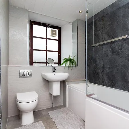 2 Bed Flat-ground Floor-parking Apartment