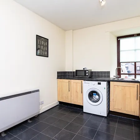 2 Bed Flat-ground Floor-parking