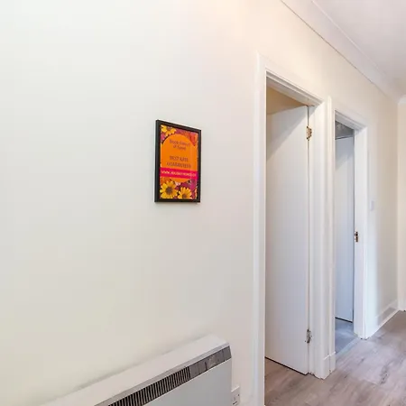2 Bed Flat-ground Floor-parking * Dundee