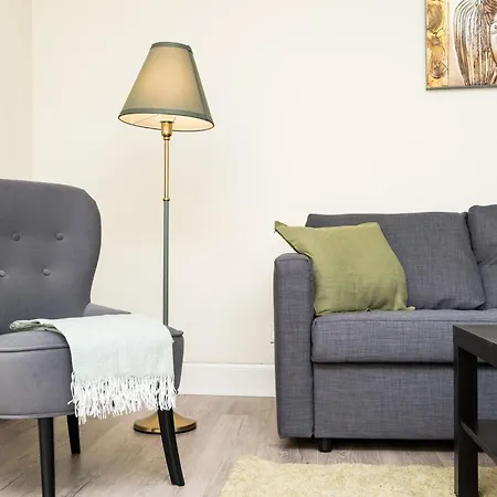 2 Bed Flat-ground Floor-parking *