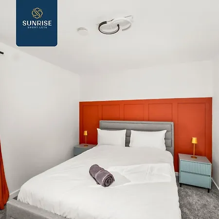 Baffin Townhouse - 3 Bedrooms With 4 Beds, Newly Refurbished, Fully Equipped, Free Parking, Amazing Views - Long Stays Available And Price Match Gaurantee By Sunrise Short Lets Dundee