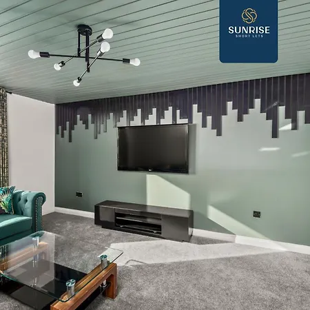 Baffin Townhouse - 3 Bedrooms With 4 Beds, Newly Refurbished, Fully Equipped, Free Parking, Amazing Views - Long Stays Available And Price Match Gaurantee By Sunrise Short Lets Dundee Holiday home