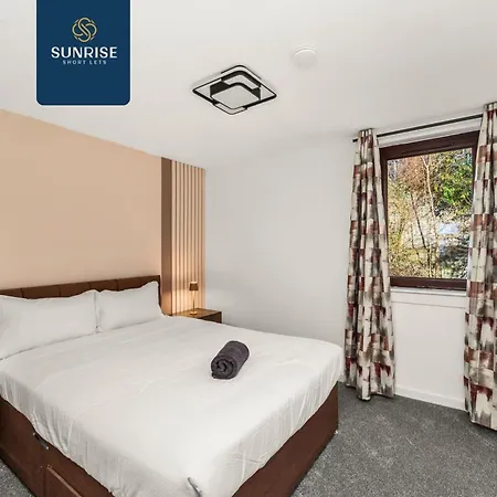 Baffin Townhouse - 3 Bedrooms With 4 Beds, Newly Refurbished, Fully Equipped, Free Parking, Amazing Views - Long Stays Available And Price Match Gaurantee By Sunrise Short Lets Dundee * Dundee