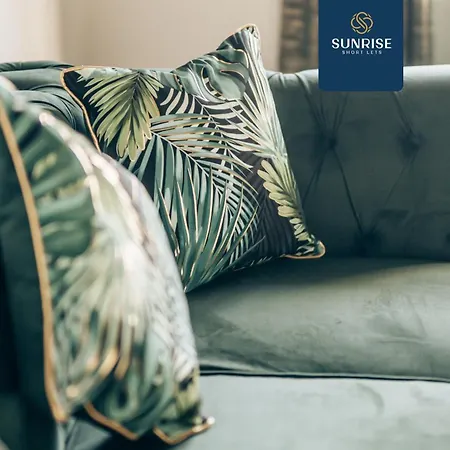 Holiday home Baffin Townhouse - 3 Bedrooms With 4 Beds, Newly Refurbished, Fully Equipped, Free Parking, Amazing Views - Long Stays Available And Price Match Gaurantee By Sunrise Short Lets Dundee
