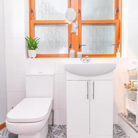 Apartment Near V&a Museum & Attractions
