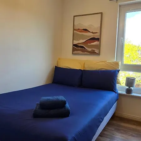 Friary Townhouse - Vat And Reduced Price Gaurantee, 5 Double Bedrooms, 4 Bathrooms, Gym, Games, Garden, Fully Equipped, Free Parking, Location, Contractors And Trades People Favourite, Vat And Reduced Price Gauranteed At Sunrise Short Lets Du Dundee