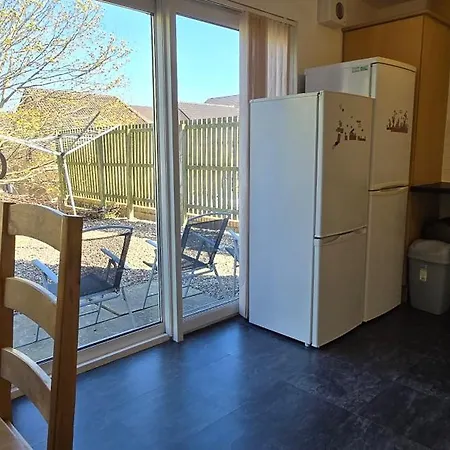 Friary Townhouse - Vat And Reduced Price Gaurantee, 5 Double Bedrooms, 4 Bathrooms, Gym, Games, Garden, Fully Equipped, Free Parking, Location, Contractors And Trades People Favourite, Vat And Reduced Price Gauranteed At Sunrise Short Lets Du Pousada *