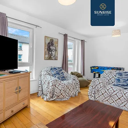 Friary Townhouse - Vat And Reduced Price Gaurantee, 5 Double Bedrooms, 4 Bathrooms, Gym, Games, Garden, Fully Equipped, Free Parking, Location, Contractors And Trades People Favourite, Vat And Reduced Price Gauranteed At Sunrise Short Lets Du * Dundee