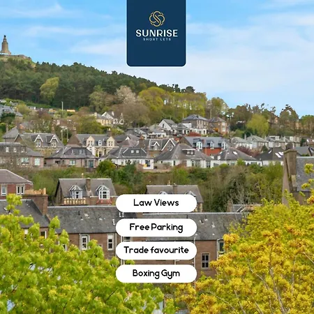Pousada Friary Townhouse - Vat And Reduced Price Gaurantee, 5 Double Bedrooms, 4 Bathrooms, Gym, Games, Garden, Fully Equipped, Free Parking, Location, Contractors And Trades People Favourite, Vat And Reduced Price Gauranteed At Sunrise Short Lets Du Dundee