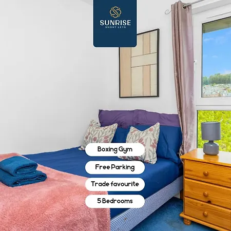 Friary Townhouse - Vat And Reduced Price Gaurantee, 5 Double Bedrooms, 4 Bathrooms, Gym, Games, Garden, Fully Equipped, Free Parking, Location, Contractors And Trades People Favourite, Vat And Reduced Price Gauranteed At Sunrise Short Lets Du Dundee