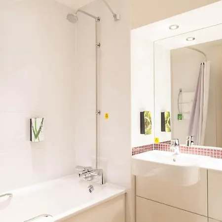 Premier Centre Hotel 3*