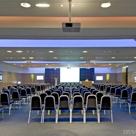 Apex Quay & Hotel 4*