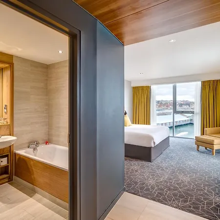 Apex Quay & Hotel 4*